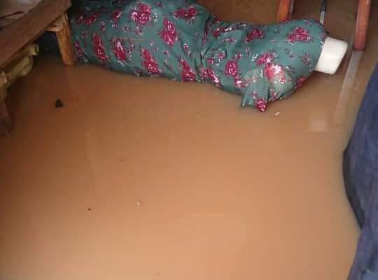 hoffnung-fuer-uganda-lilly-avenue-stores-überschwemmung